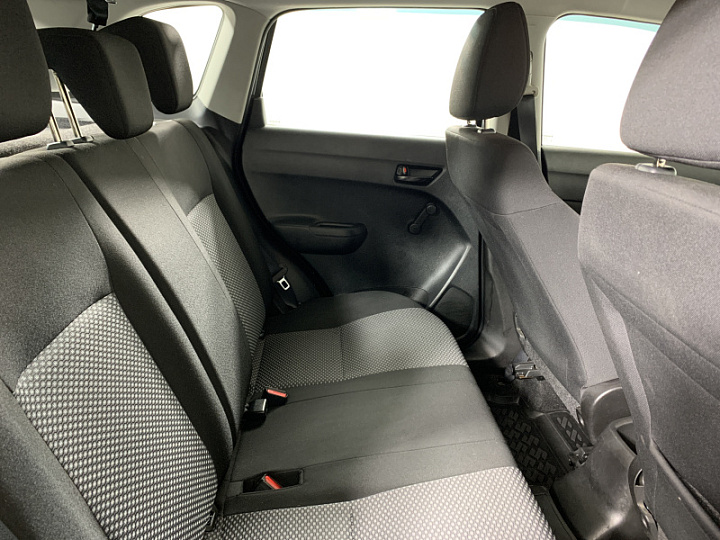 SUZUKI Vitara 1.6, 2015 года, Автоматическая, СЕРЫЙ