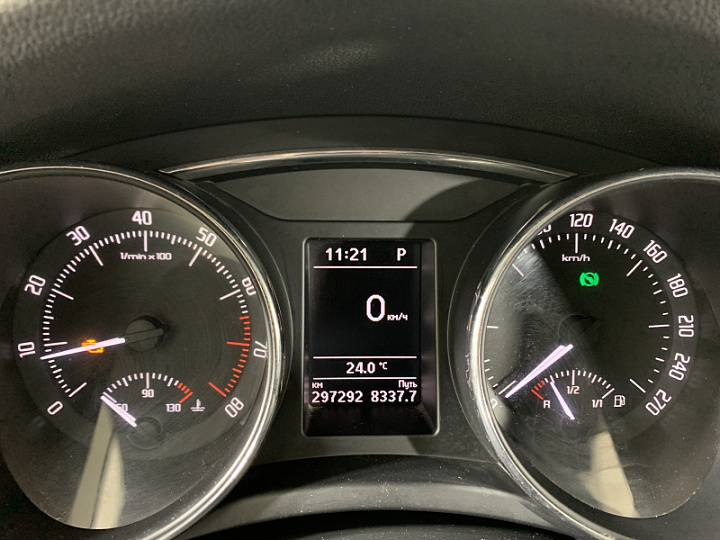 SKODA Superb 1.8, 2014 года, Робот, КОРИЧНЕВЫЙ