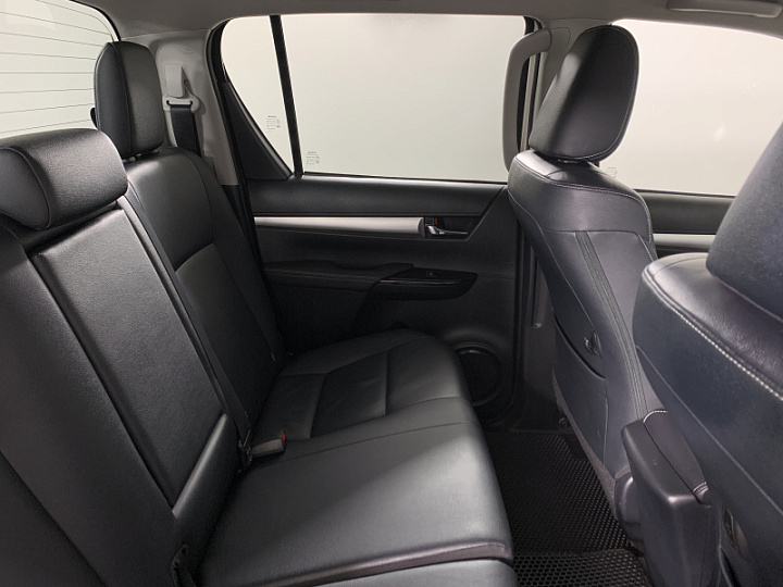 TOYOTA Hilux 2.8, 2018 года, Автоматическая, БЕЛЫЙ