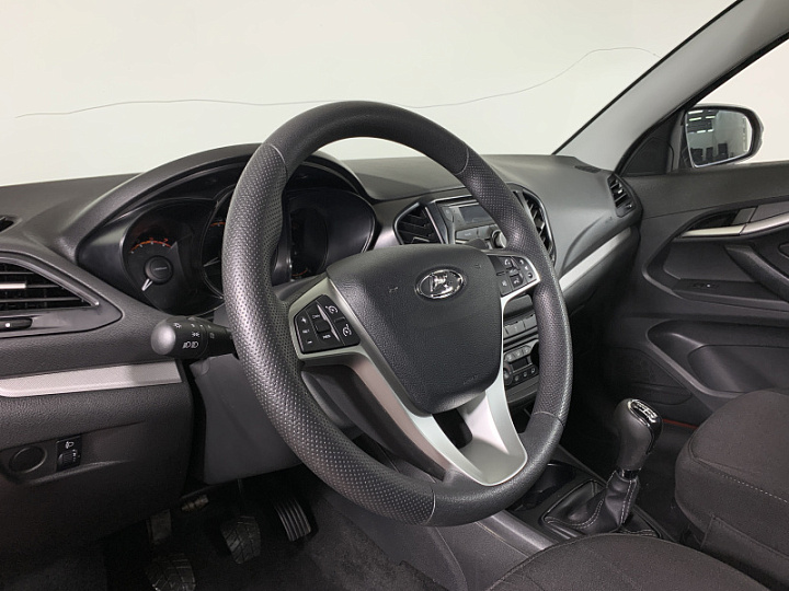 Lada Vesta 1.6, 2020 года, Механика, КРАСНЫЙ
