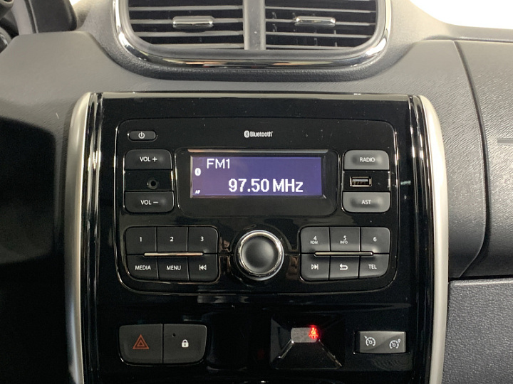 NISSAN Terrano 1.6, 2019 года, Механика, Серебристый