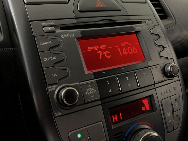 KIA Soul 1.6, 2010 года, Автоматическая, Серебристый