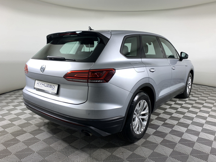 VOLKSWAGEN Touareg 3, 2018 года, Автоматическая, Серебристый