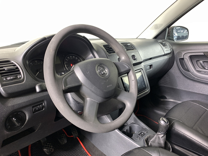 SKODA Fabia 1.2, 2013 года, Механика, ТЕМНО-БОРДОВЫЙ