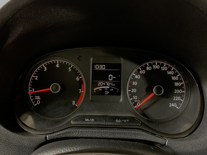 Volkswagen Polo 1.6, 2015 года, Механика, Серебристый