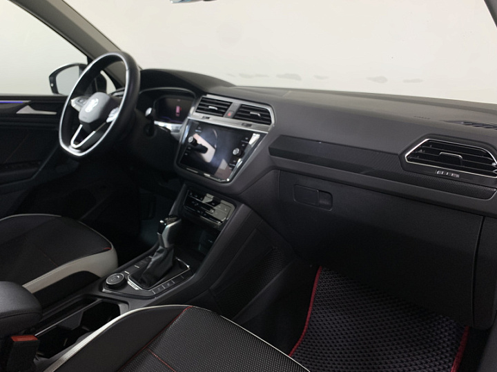 Volkswagen Tiguan 1.4, 2022 года, Робот, Серый