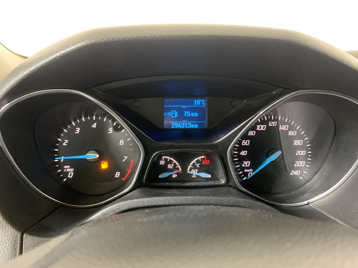 FORD Focus 1.6, 2015 года, Механика, ЖЕЛТЫЙ
