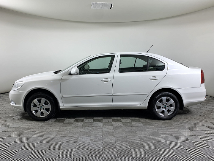 SKODA Octavia 1.6, 2011 года, Автоматическая, БЕЛЫЙ