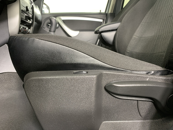 NISSAN Terrano 1.6, 2019 года, Механика, Серебристый