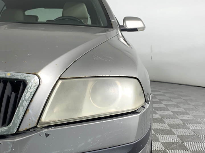 SKODA Octavia 2, 2008 года, Робот, Золотистый