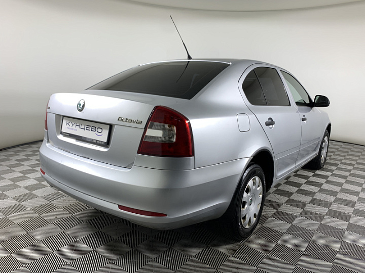 SKODA Octavia 1.6, 2010 года, Механика, Серебристый
