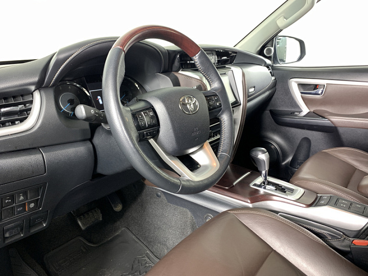 TOYOTA Fortuner 2.8, 2017 года, Автоматическая, Темно-Коричневый