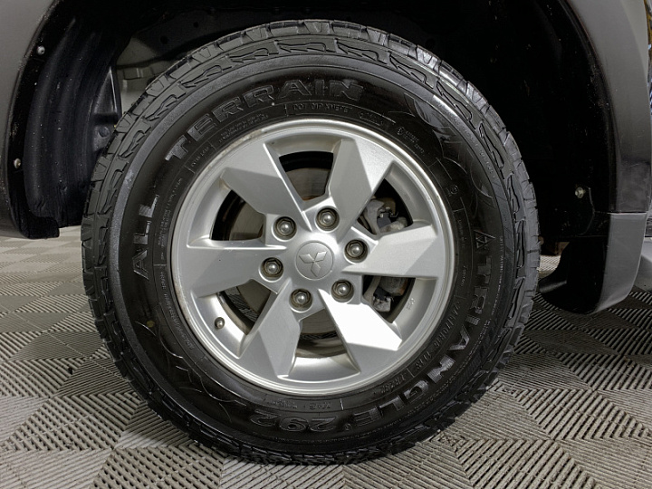 MITSUBISHI L200 2.4, 2018 года, Автоматическая, ЧЕРНЫЙ