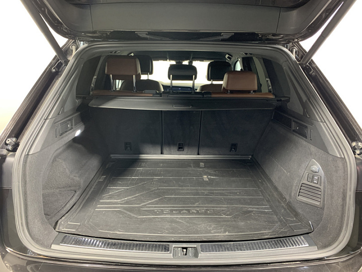 VOLKSWAGEN Touareg 3, 2019 года, Автоматическая, КОРИЧНЕВЫЙ