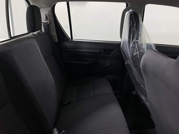 TOYOTA Hilux 2.4, 2022 года, Механика, БЕЛЫЙ