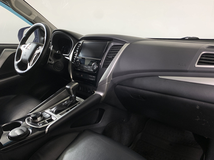 MITSUBISHI Pajero Sport 2.4, 2018 года, Автоматическая, СЕРЫЙ