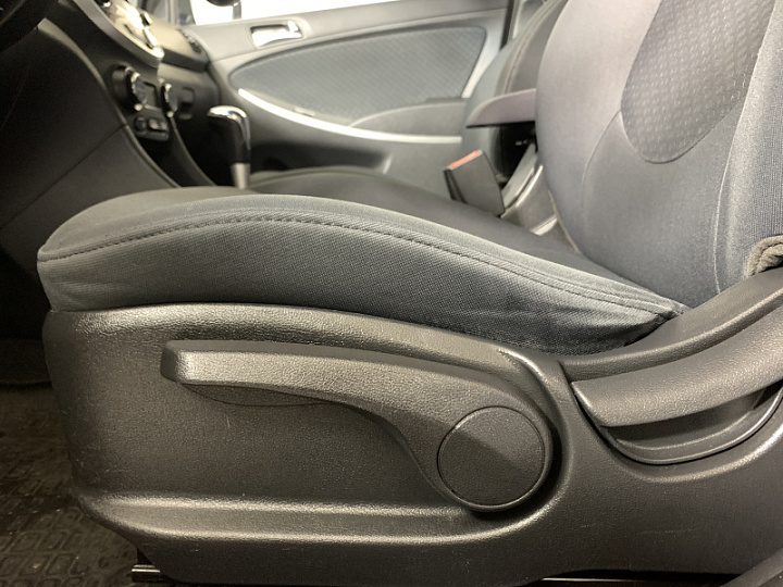 HYUNDAI Solaris 1.6, 2011 года, Автоматическая, КРАСНЫЙ