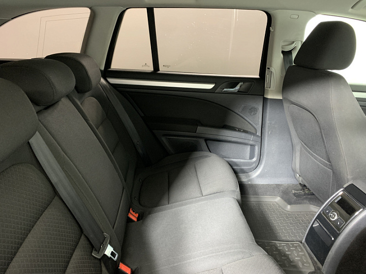 SKODA Superb 1.8, 2014 года, Робот, КОРИЧНЕВЫЙ