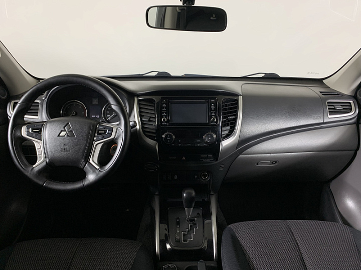 Mitsubishi L200 2.4, 2018 года, Автоматическая, ЧЕРНЫЙ