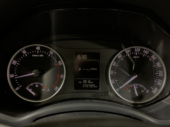 SKODA Octavia 1.6, 2012 года, Механика, БЕЛЫЙ
