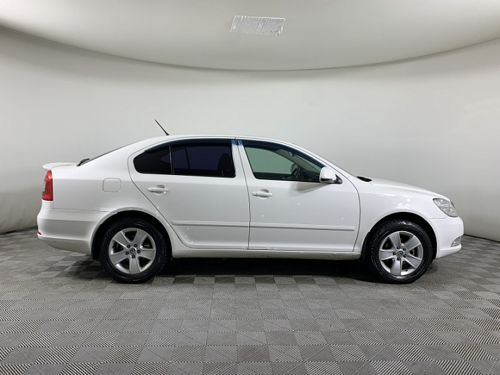 SKODA Octavia 2, 2012 года, Автоматическая, БЕЛЫЙ