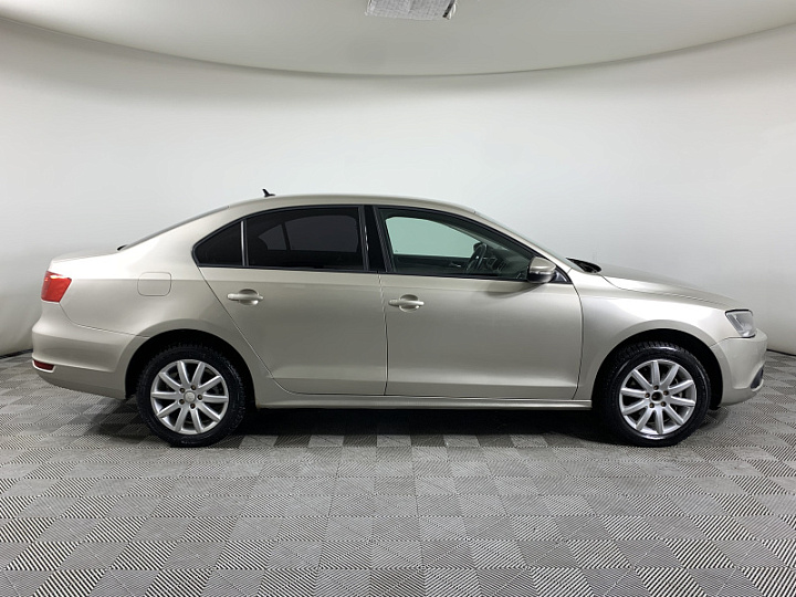 Volkswagen Jetta 1.6, 2012 года, Механика, Серебристо-желтый