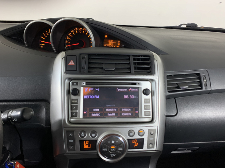 Toyota Verso 1.8, 2012 года, Вариатор, Серый