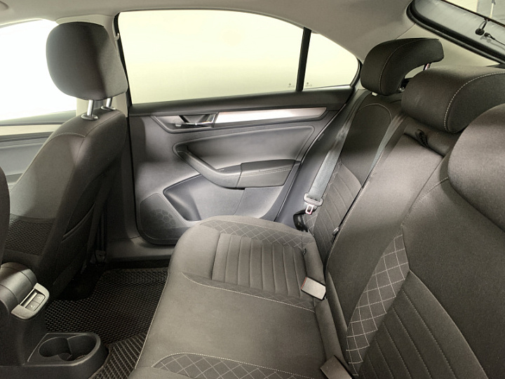 SKODA Rapid 1.4, 2019 года, Робот, Серебристый