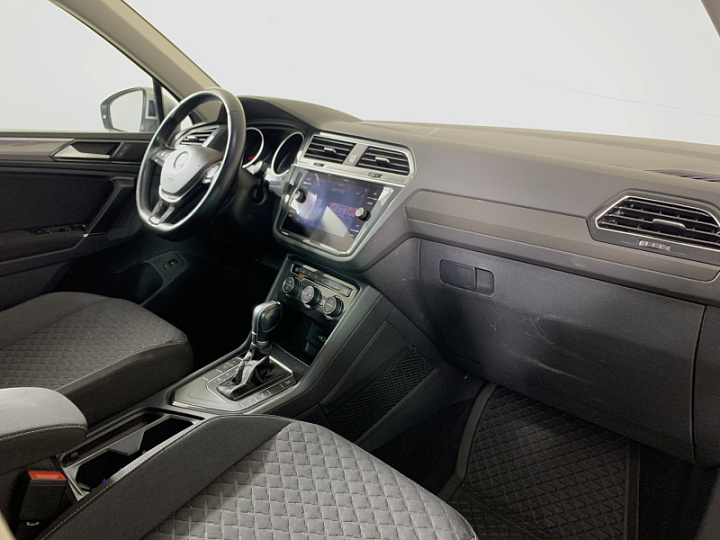 VOLKSWAGEN Tiguan 1.4, 2018 года, Робот, Серебристый
