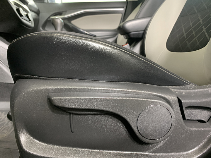 Lada Vesta 1.8, 2019 года, Робот, Серебристый