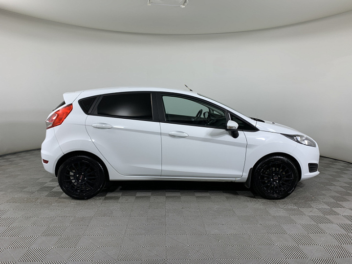 FORD Fiesta 1.6, 2015 года, Механика, БЕЛЫЙ