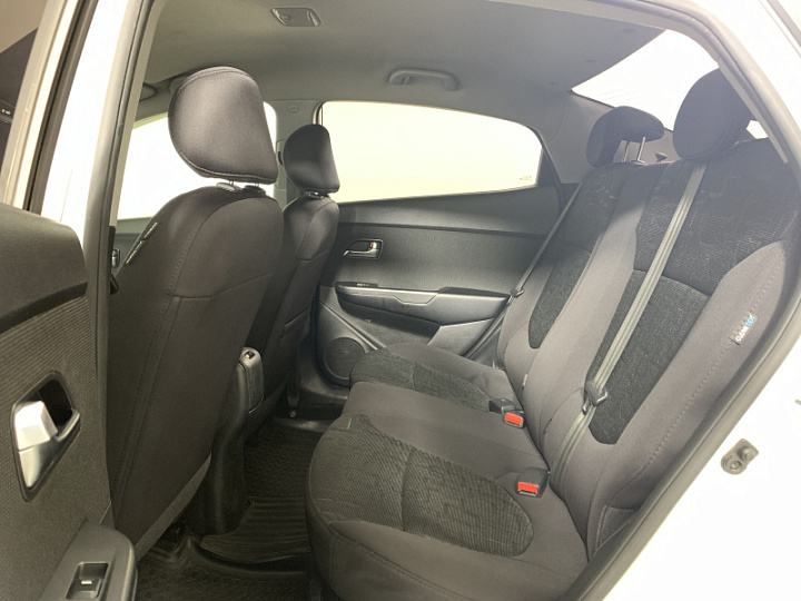 KIA Rio 1.6, 2016 года, Механика, Белый
