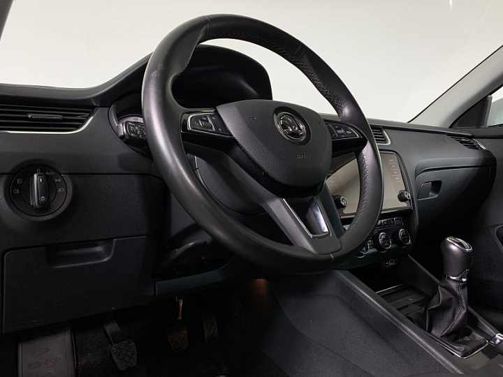 SKODA Octavia 1.8, 2018 года, Механика, БЕЛЫЙ