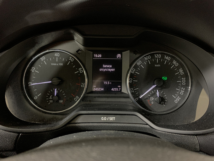 SKODA Octavia 1.2, 2014 года, Автоматическая, Серебристо-желтый