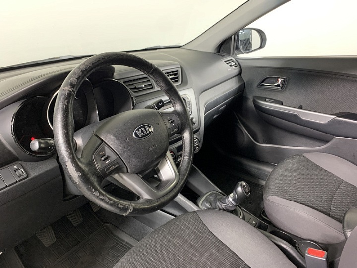 KIA Rio 1.6, 2013 года, Механика, Серебристый