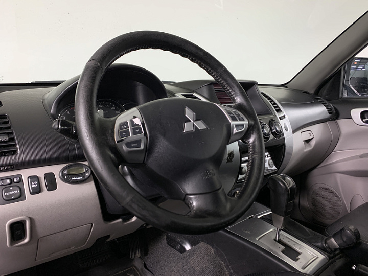 MITSUBISHI Pajero Sport 2.5, 2010 года, Автоматическая, Серебристый