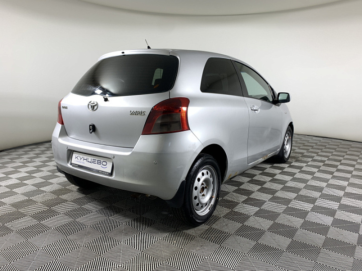 TOYOTA Yaris 1.3, 2008 года, Робот, Серебристый