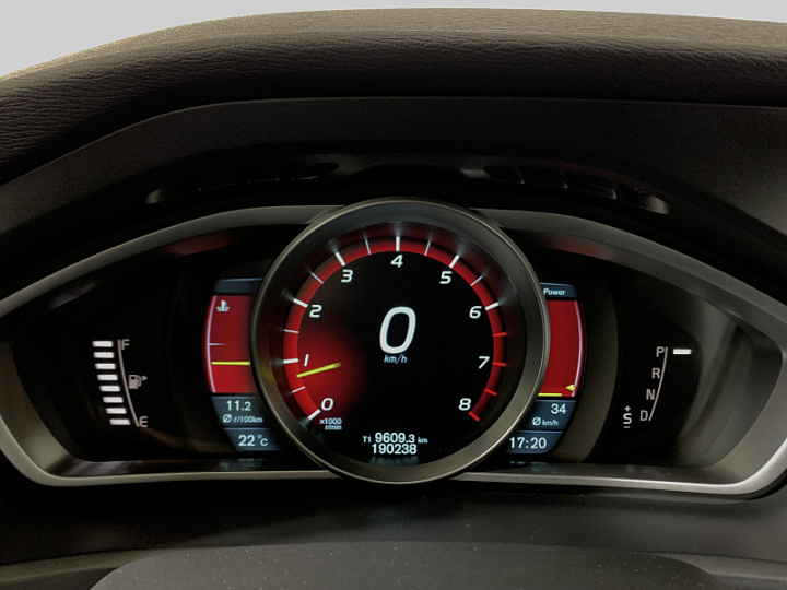 Volvo V40 2, 2014 года, Автоматическая, Черный