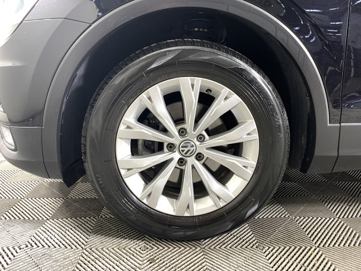 Volkswagen Tiguan 1.4, 2020 года, Механика, Черный