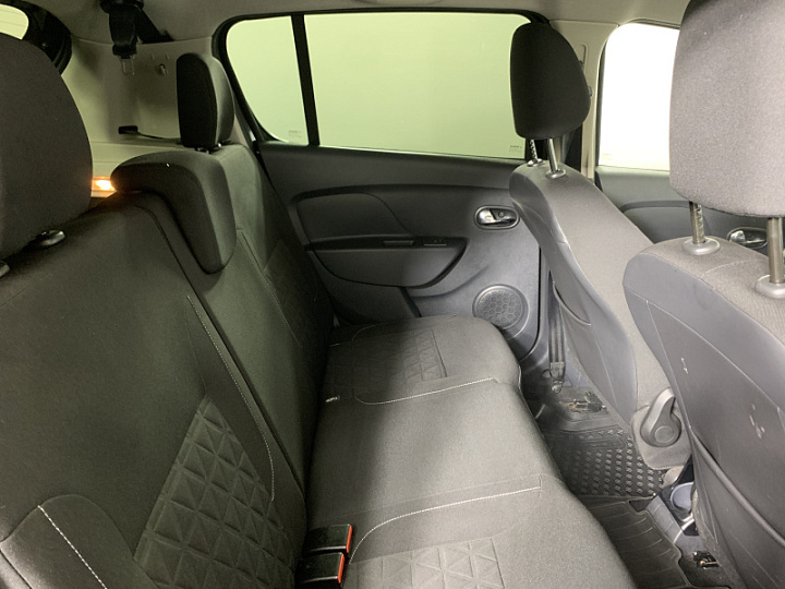 RENAULT Sandero Stepway 1.6, 2017 года, Автоматическая, ЧЕРНЫЙ