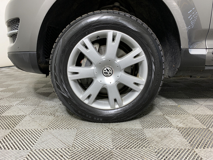 VOLKSWAGEN Touareg 3, 2010 года, Автоматическая, СЕРЫЙ