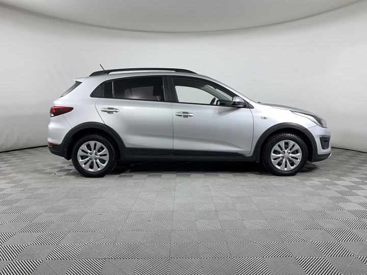 KIA Rio X-Line 1.4, 2017 года, Механика, Серебристый