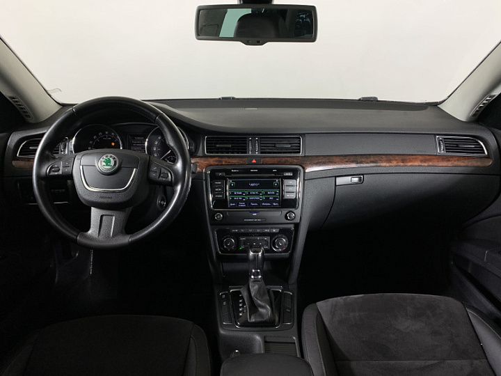 SKODA Superb 2, 2013 года, Робот, ТЕМНО-БОРДОВЫЙ