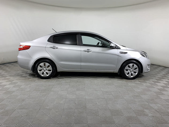 KIA Rio 1.6, 2012 года, Механика, Серебристый