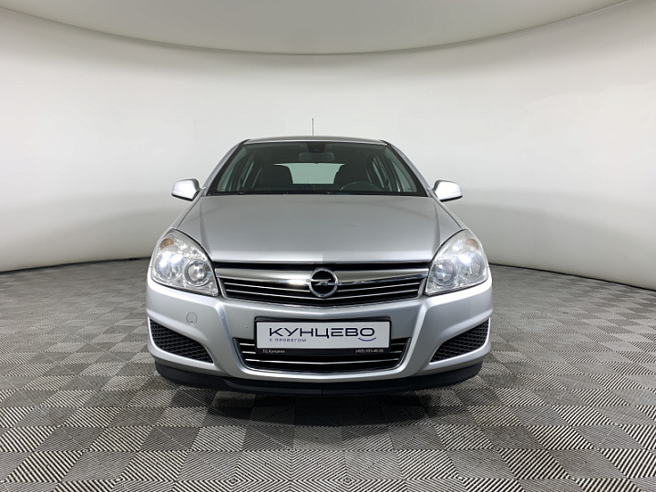 OPEL Astra 1.6, 2010 года, Робот, Серебристый