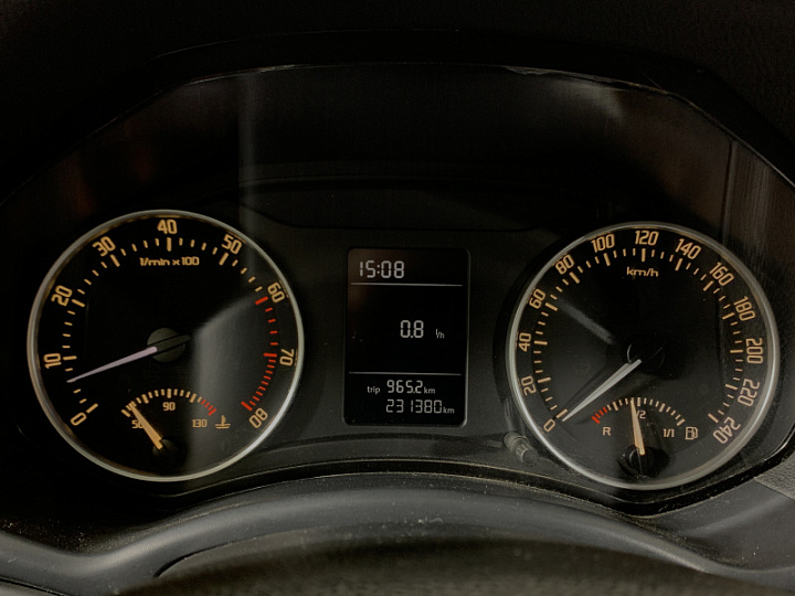 SKODA Octavia 1.6, 2010 года, Механика, Серебристый