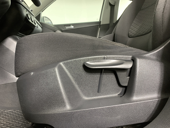 VOLKSWAGEN Tiguan 2, 2009 года, Автоматическая, Серебристый