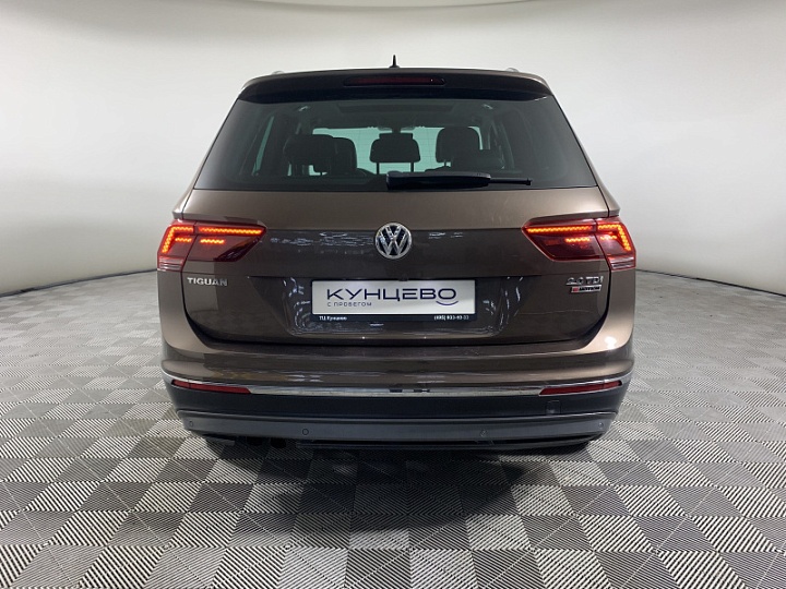 Volkswagen Tiguan 2, 2017 года, Робот, КОРИЧНЕВЫЙ