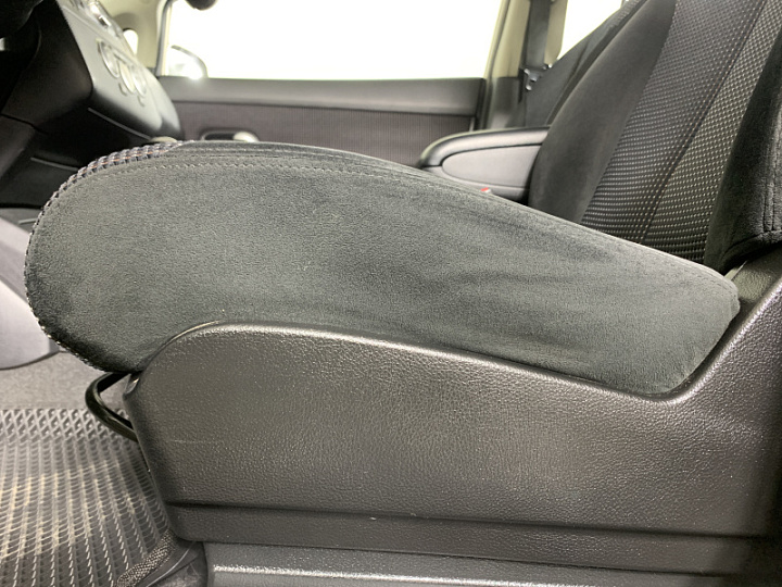 NISSAN Tiida 1.6, 2010 года, Автоматическая, БЕЖЕВЫЙ