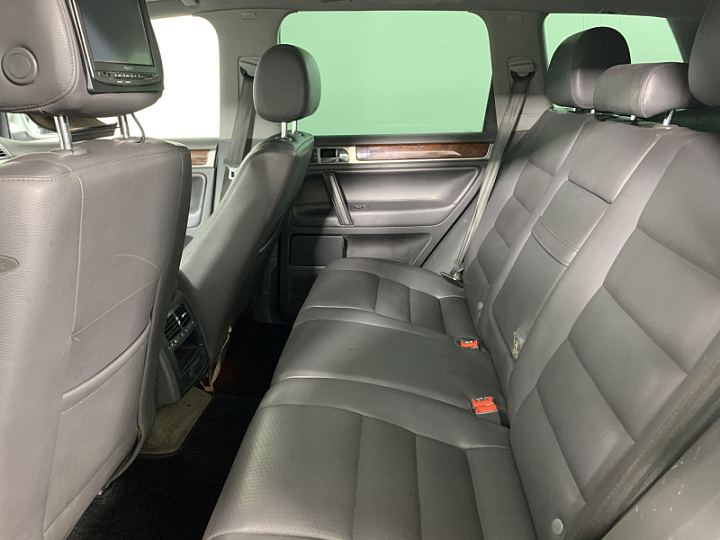 VOLKSWAGEN Touareg 3.2, 2004 года, Автоматическая, Серебристый